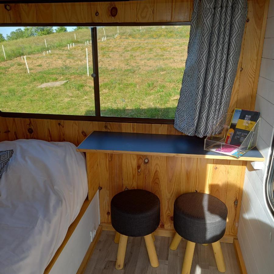 Camping Car Vintage Saint-Barthelemy-le-Plain Eksteriør bilde
