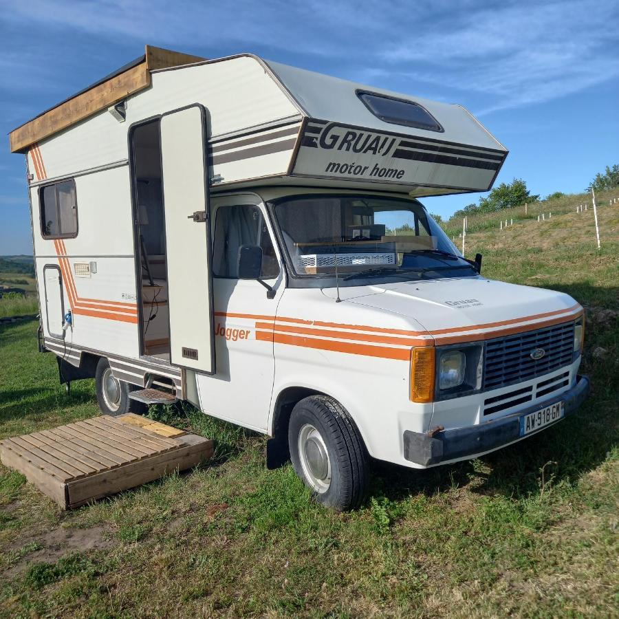 Camping Car Vintage Saint-Barthelemy-le-Plain Eksteriør bilde