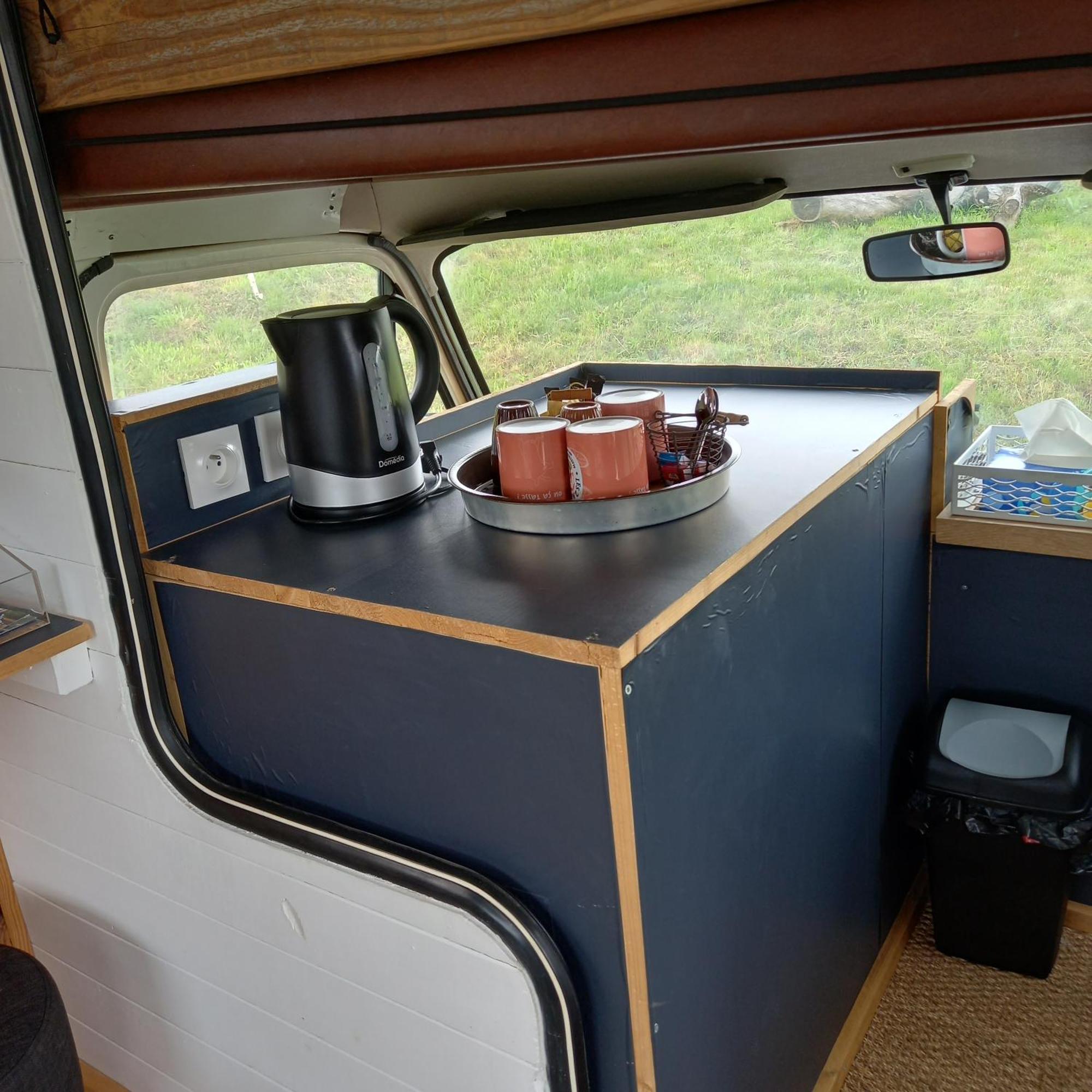 Camping Car Vintage Saint-Barthelemy-le-Plain Eksteriør bilde