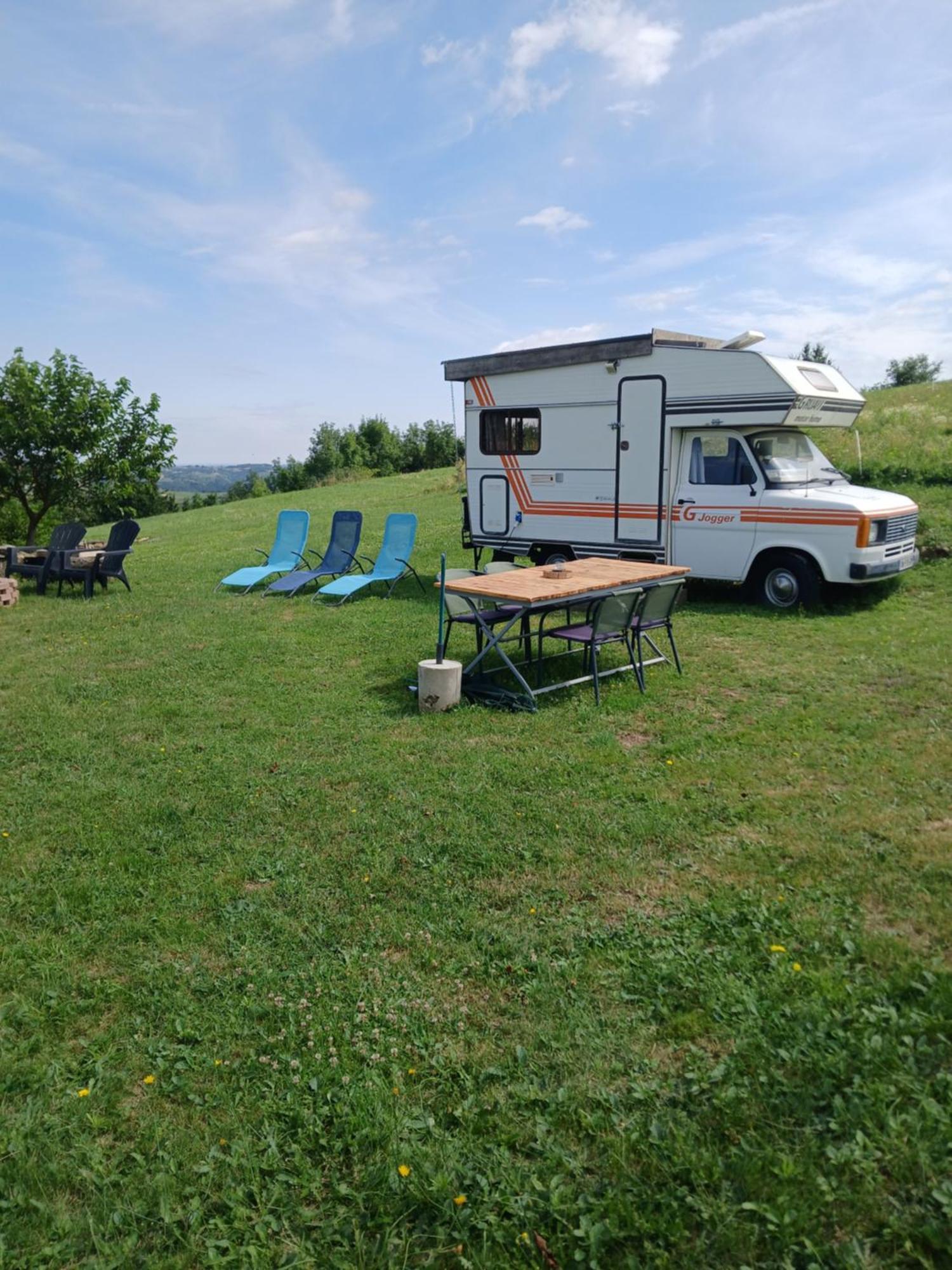 Camping Car Vintage Saint-Barthelemy-le-Plain Eksteriør bilde